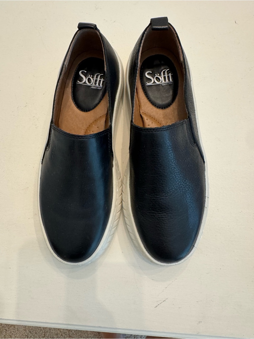 Söfft Black Leather Platform Slip-On Sneakers Comfort Loafers Size 6
